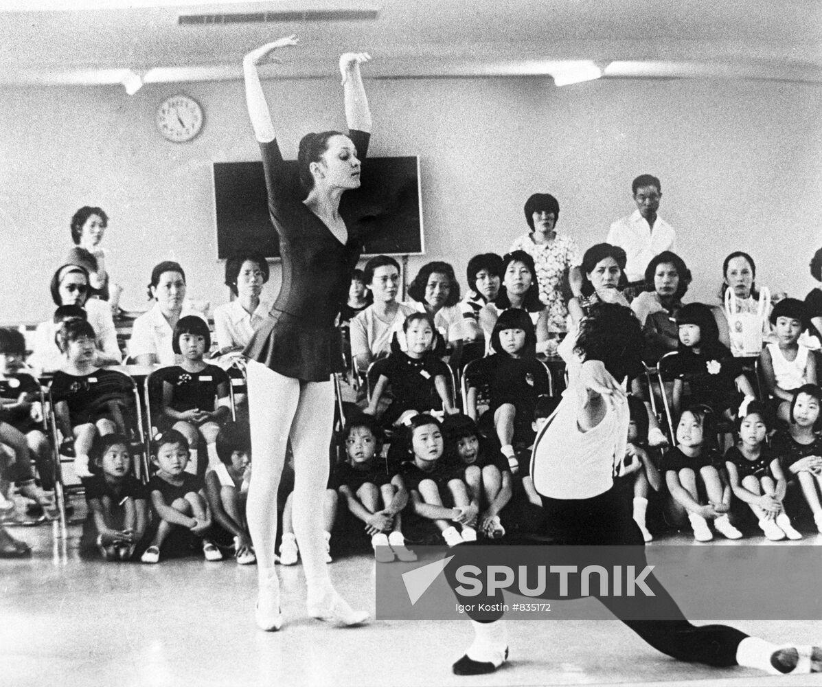 Ballet rehearsal at Kyoto Ballet School