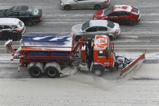 Snow removal equipment on Moscow streets