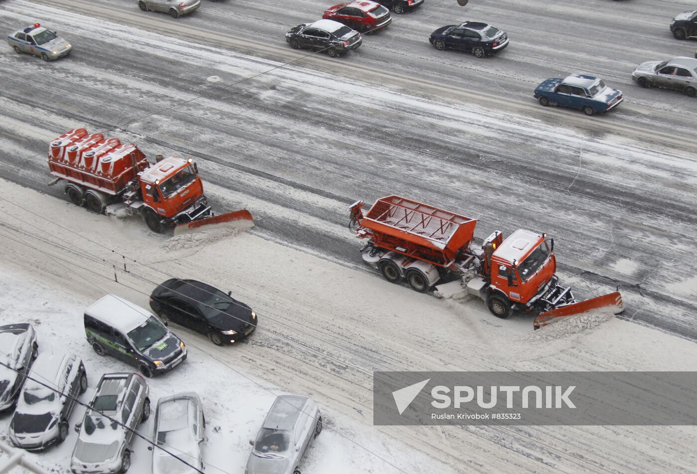 Snow removal equipment on Moscow streets