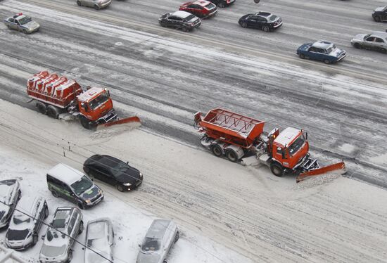 Snow removal equipment on Moscow streets