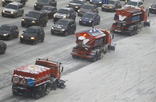 Snow removal equipment on Moscow streets