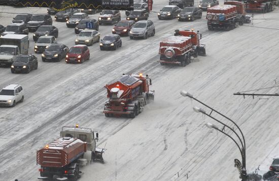 Snow removal equipment on Moscow streets