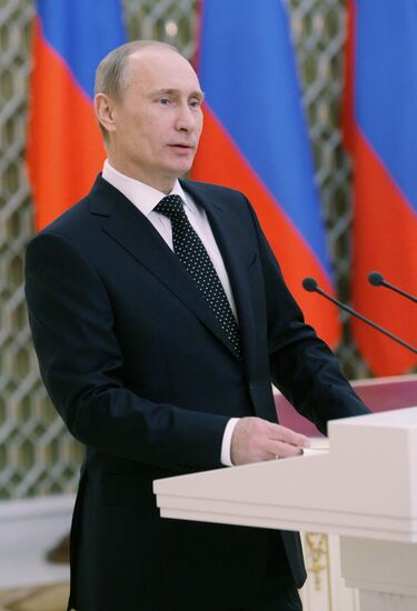 Vladimir Putin attends signing ceremony of general agreement