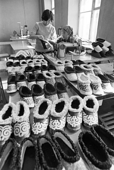 Folk art craft and souvenirs association