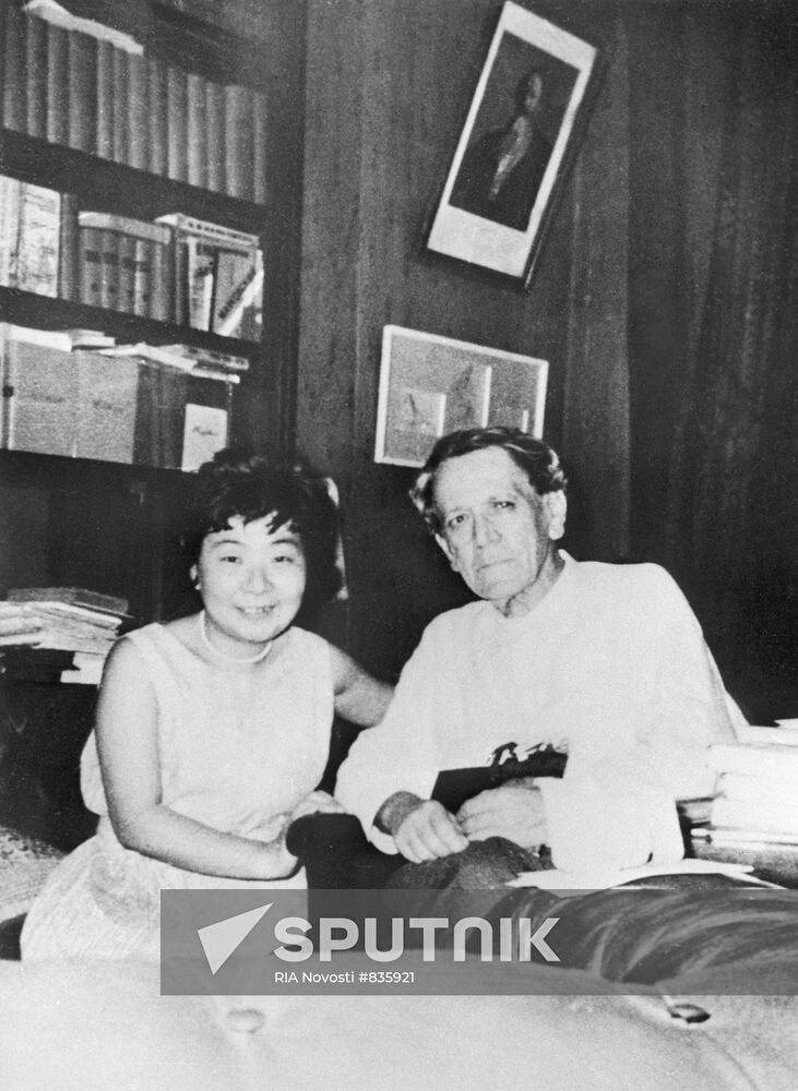Writers Inui Tomiko and Samuil Marshak