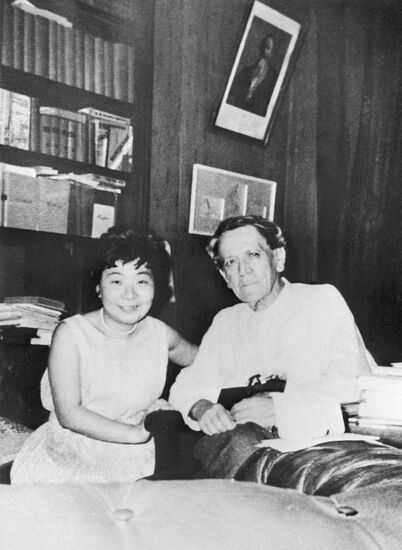 Writers Inui Tomiko and Samuil Marshak