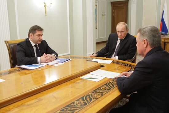 Vladimir Putin holds meeting