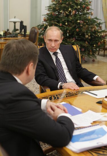 Vladimir Putin holds meeting