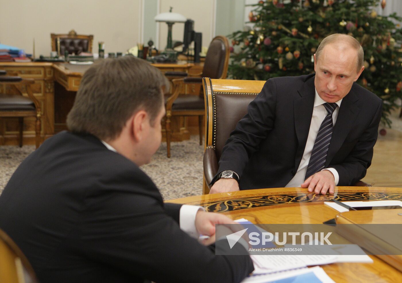 Vladimir Putin holds meeting