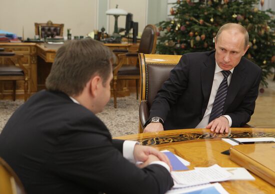 Vladimir Putin holds meeting