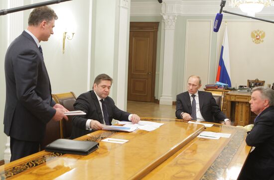 Vladimir Putin holds meeting