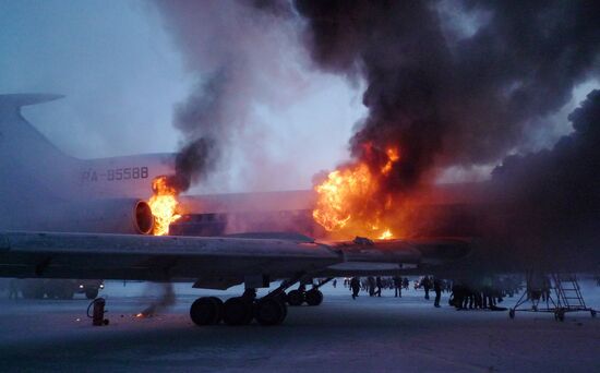 Tu-154 passenger jet on fire at Surgut airport