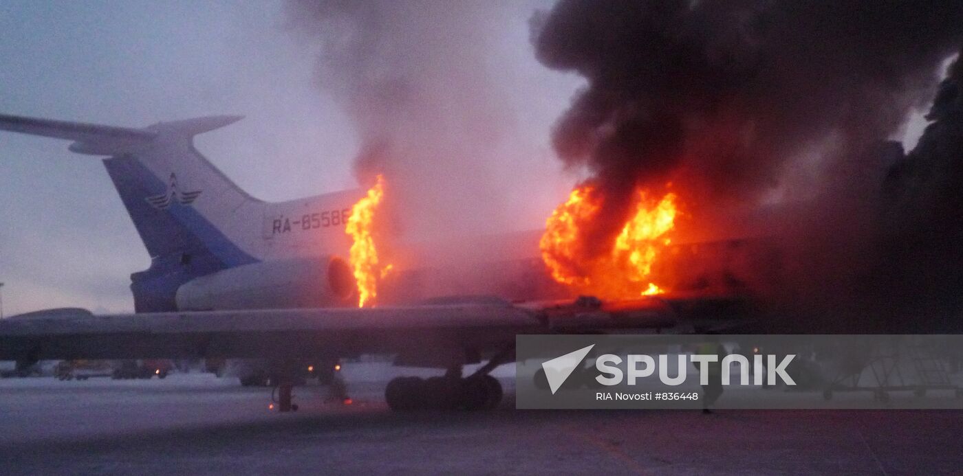 Tu-154 passenger jet on fire at Surgut airport