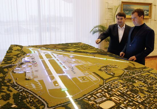 Dmitry Medvedev inspects runway at Adler airport
