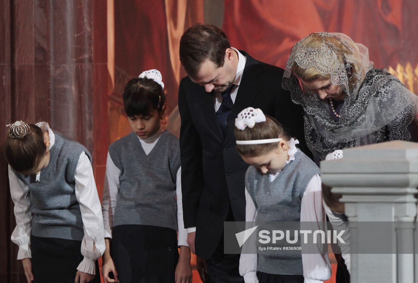 Dmitry Medvedev attends Christmas service in Moscow