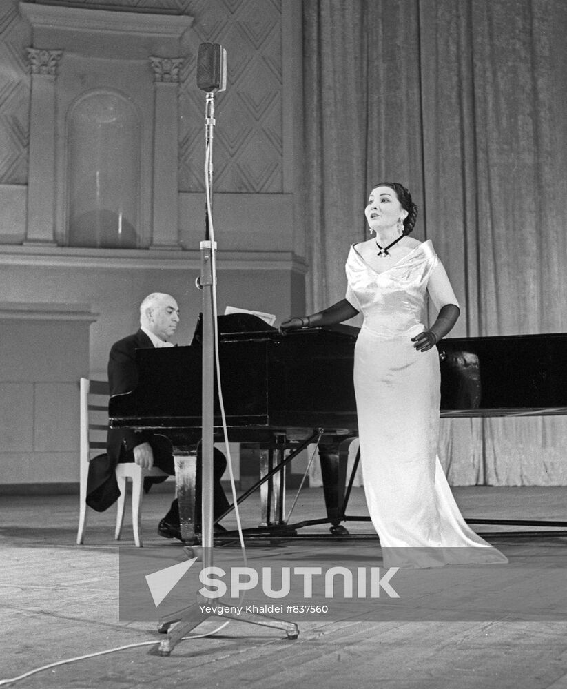 Galina Oleynichenko singing