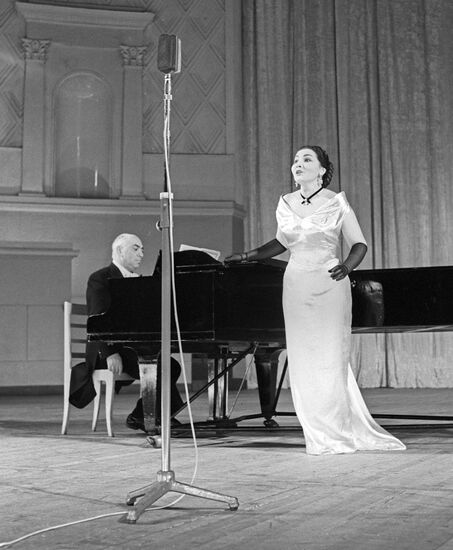 Galina Oleynichenko singing