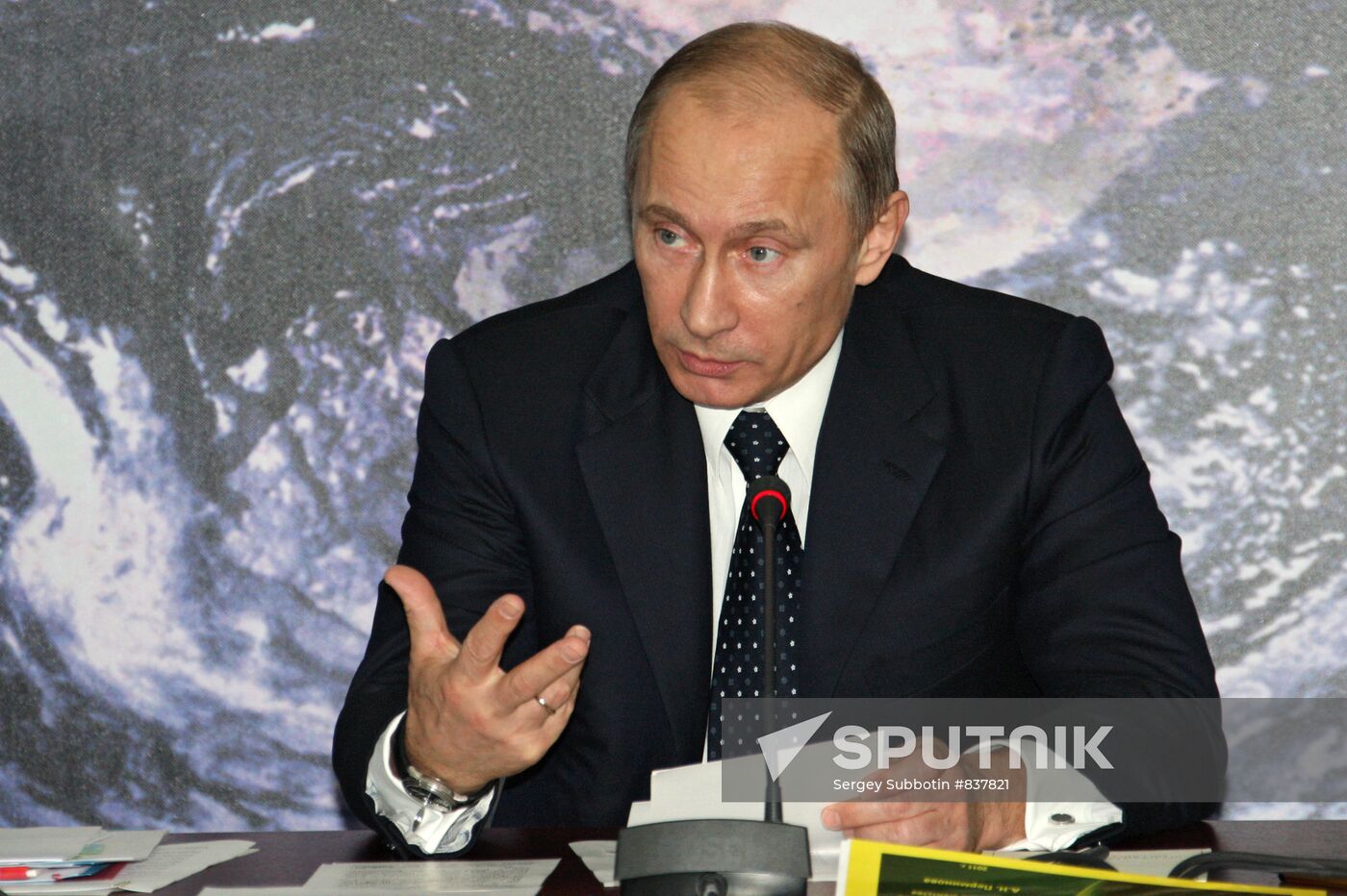 Vladimir Putin visits TSNIIMASH Institute