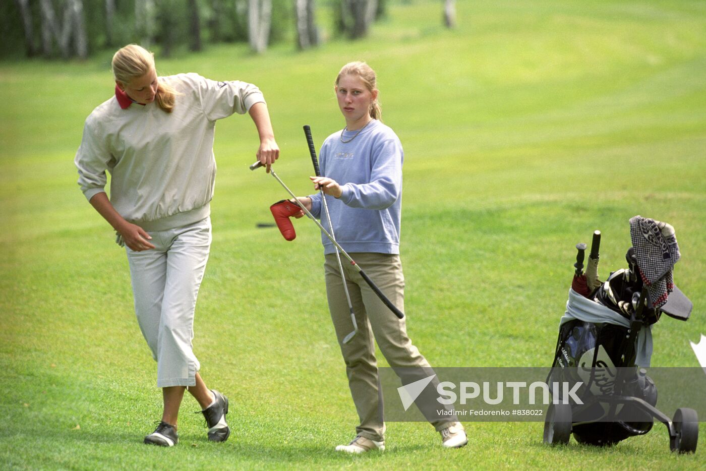 Golf=players Maria and Anastasia Kostin