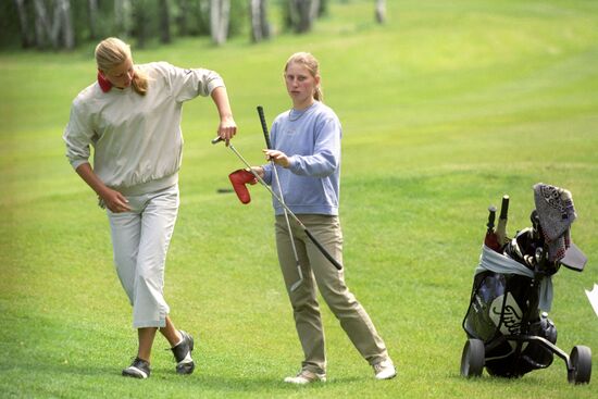 Golf=players Maria and Anastasia Kostin