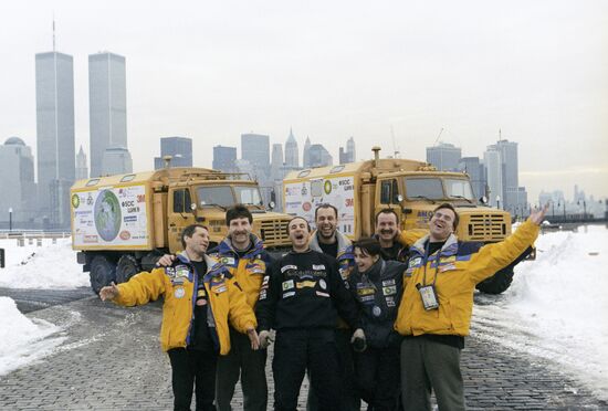 Participants in round-the-world motor rally, New York