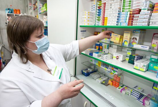 Flu protective masks and medications sold at Tomsk drugstores
