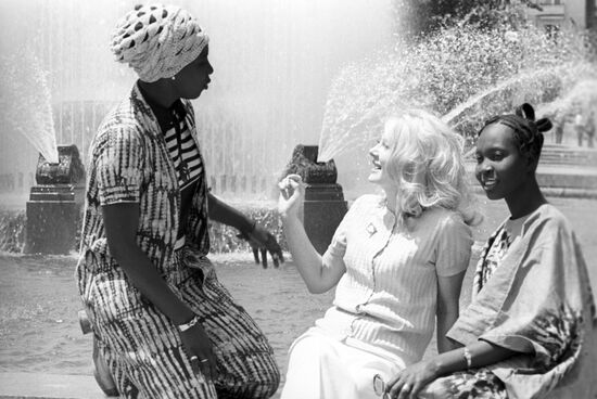 Actresses I. Nyang, E. Kivi and T. Diop