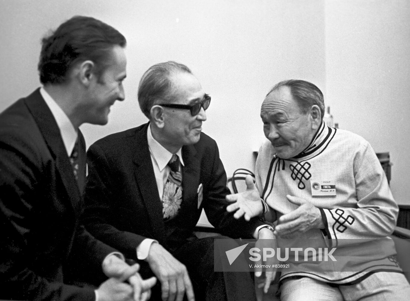 Yury Solomin, Akira Kurosawa and Maxim Munzuk