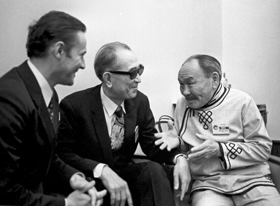 Yury Solomin, Akira Kurosawa and Maxim Munzuk