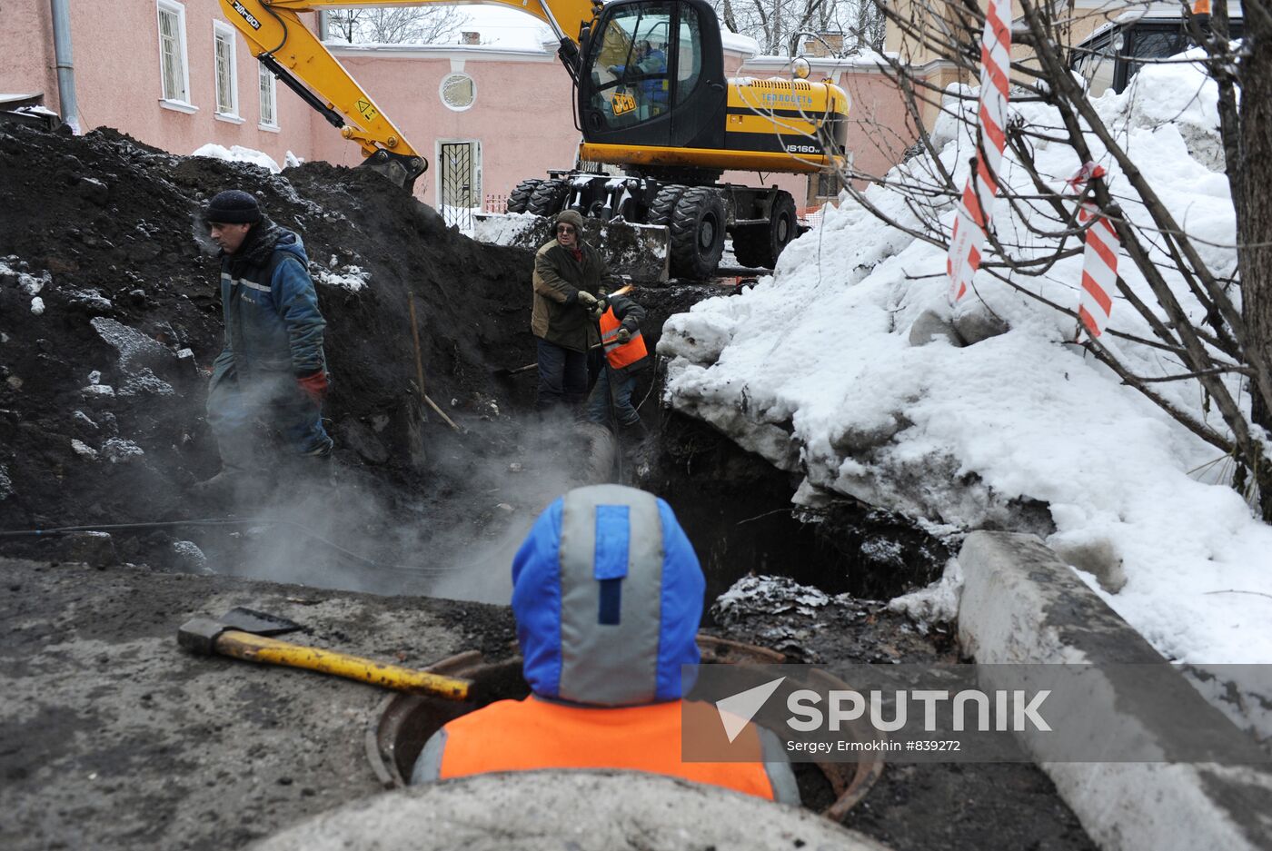 Pipe breaks at Kirovsky District of St. Petersburg