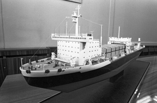 Model of lighter-aboard ship