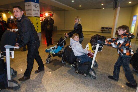 Russian tourists from riots-hit Tunisia arrive in Moscow