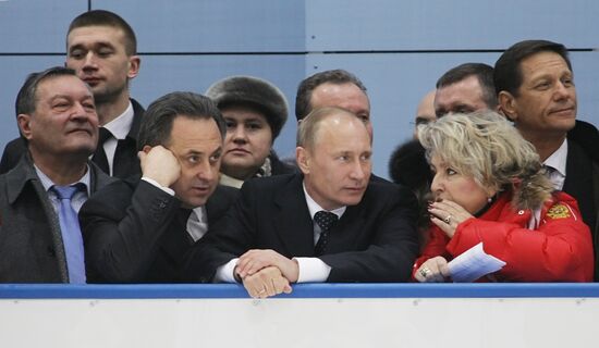 Vladimir Putin visits Novogorsk training center