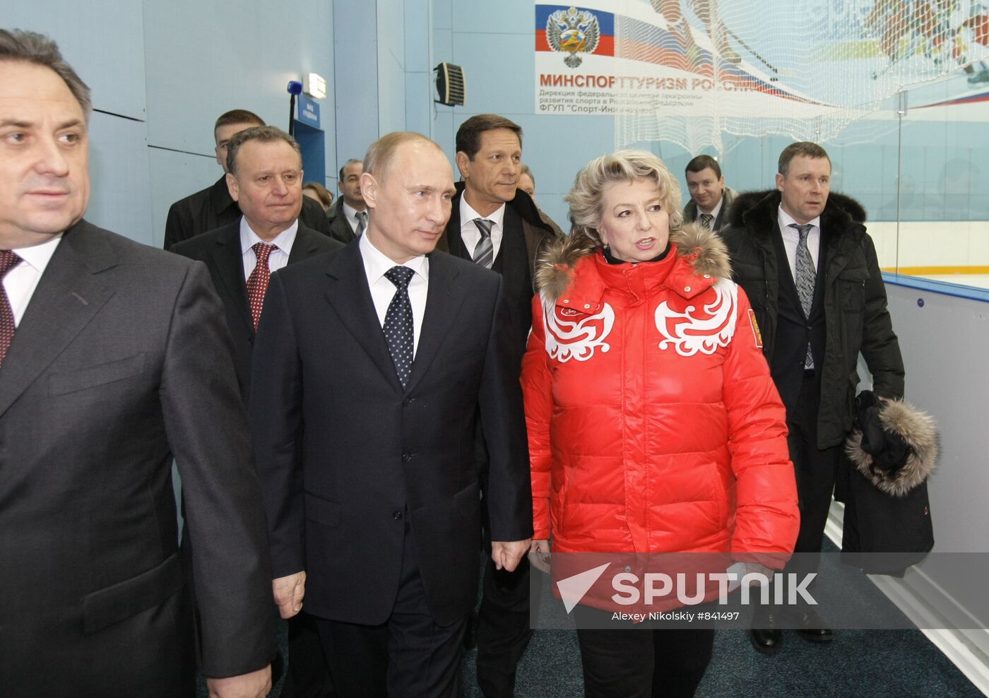 Vladimir Putin visits Novogorsk training center