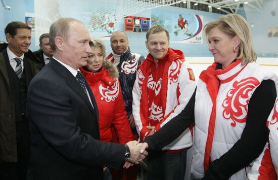Vladimir Putin visits Novogorsk training center