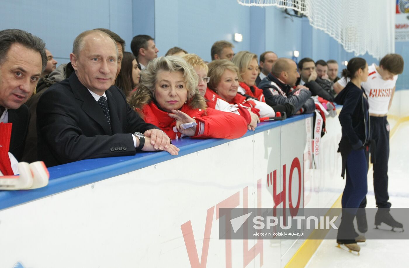Vladimir Putin visits Novogorsk training center