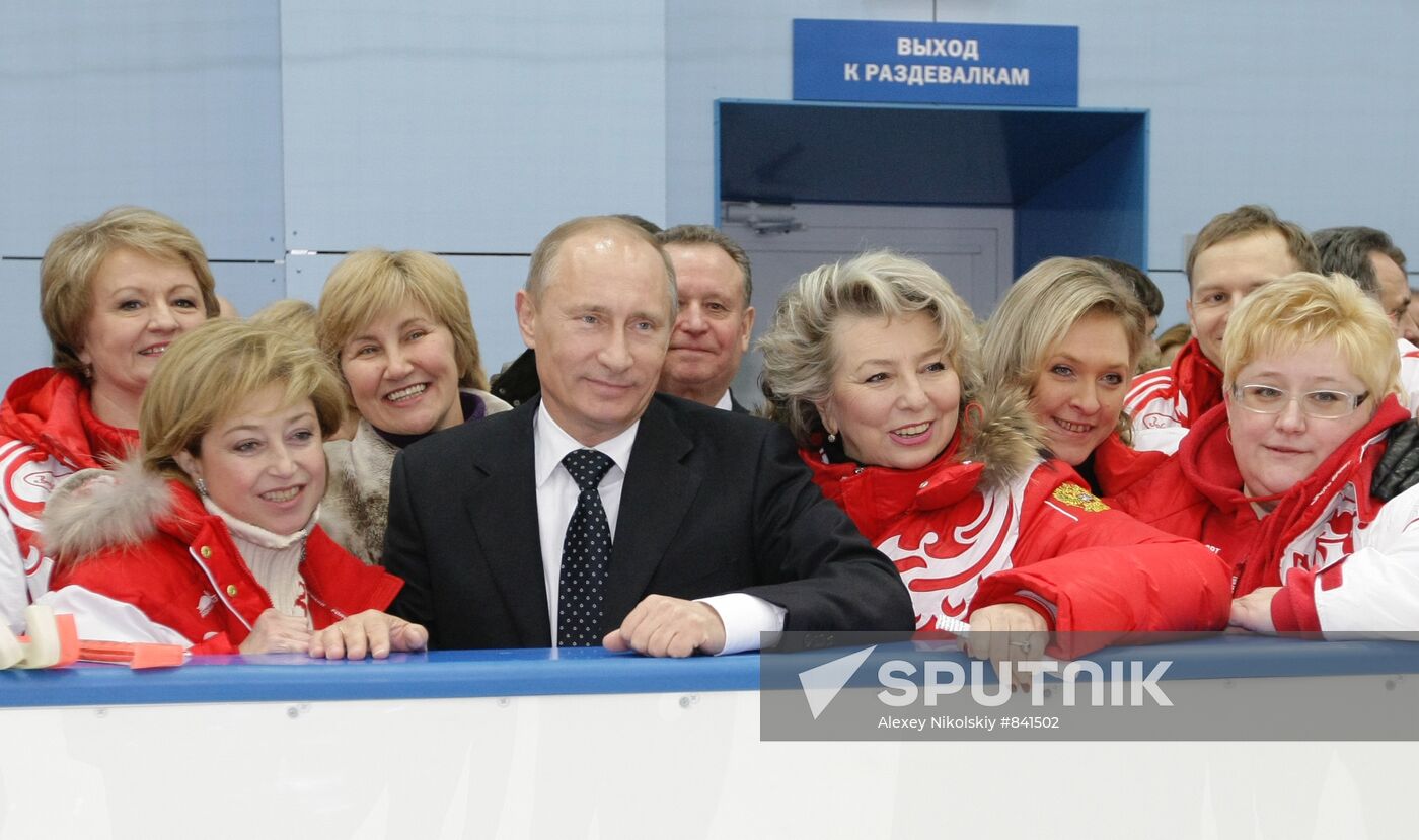 Vladimir Putin visits Novogorsk training center