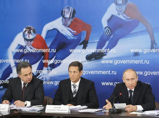 Vladimir Putin visits Novogorsk training center
