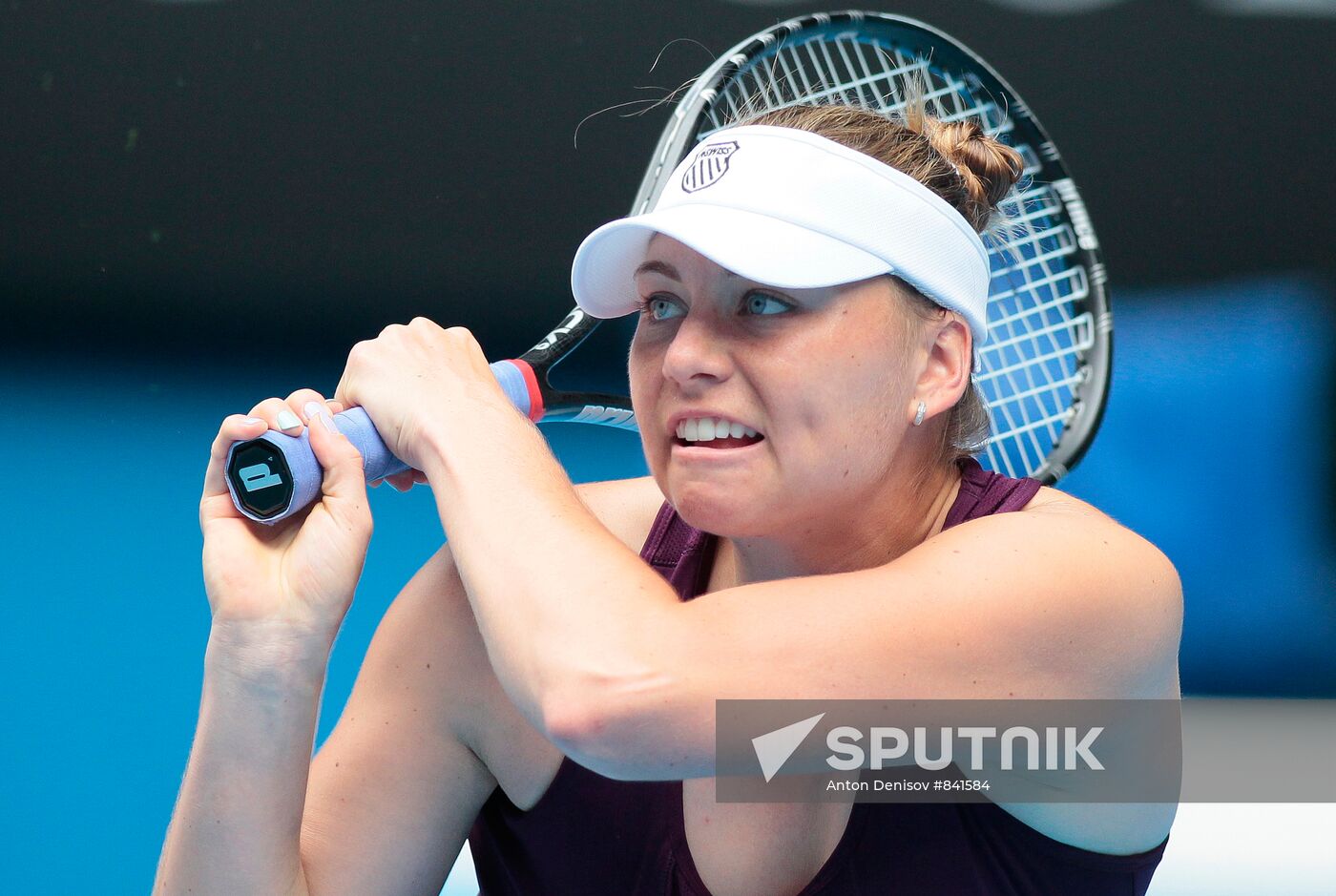 Vera Zvonaryova of Russia competes in the 1st round of the Australian Open Tennis Championship. Location: Australia, Melbourne. Author: Anton Denisov/Sputnik. Vera Zvonaryova