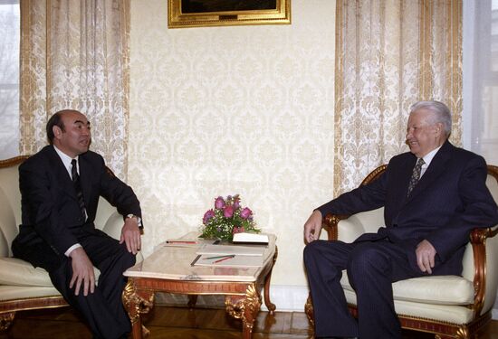 Boris Yeltsin meets with Askar Akayev