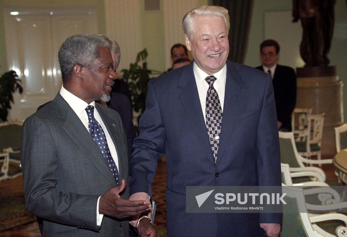 Boris Yeltsin meets with Kofi Annan