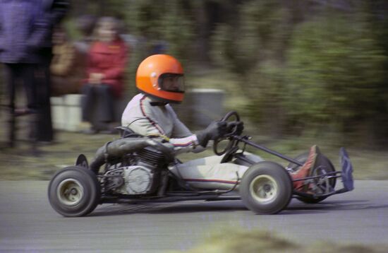 A racing car