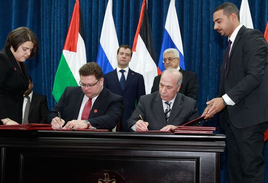 Dmitry Medvedev visits Palestinian National Authority