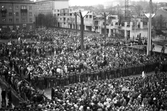 Mass rally outside Supreme Soviet of Lithuania
