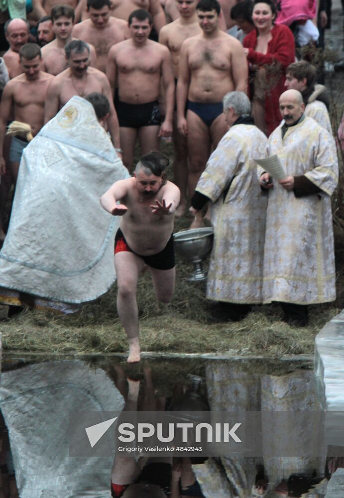 Orthodox believers celebrate Epiphany in Kiev