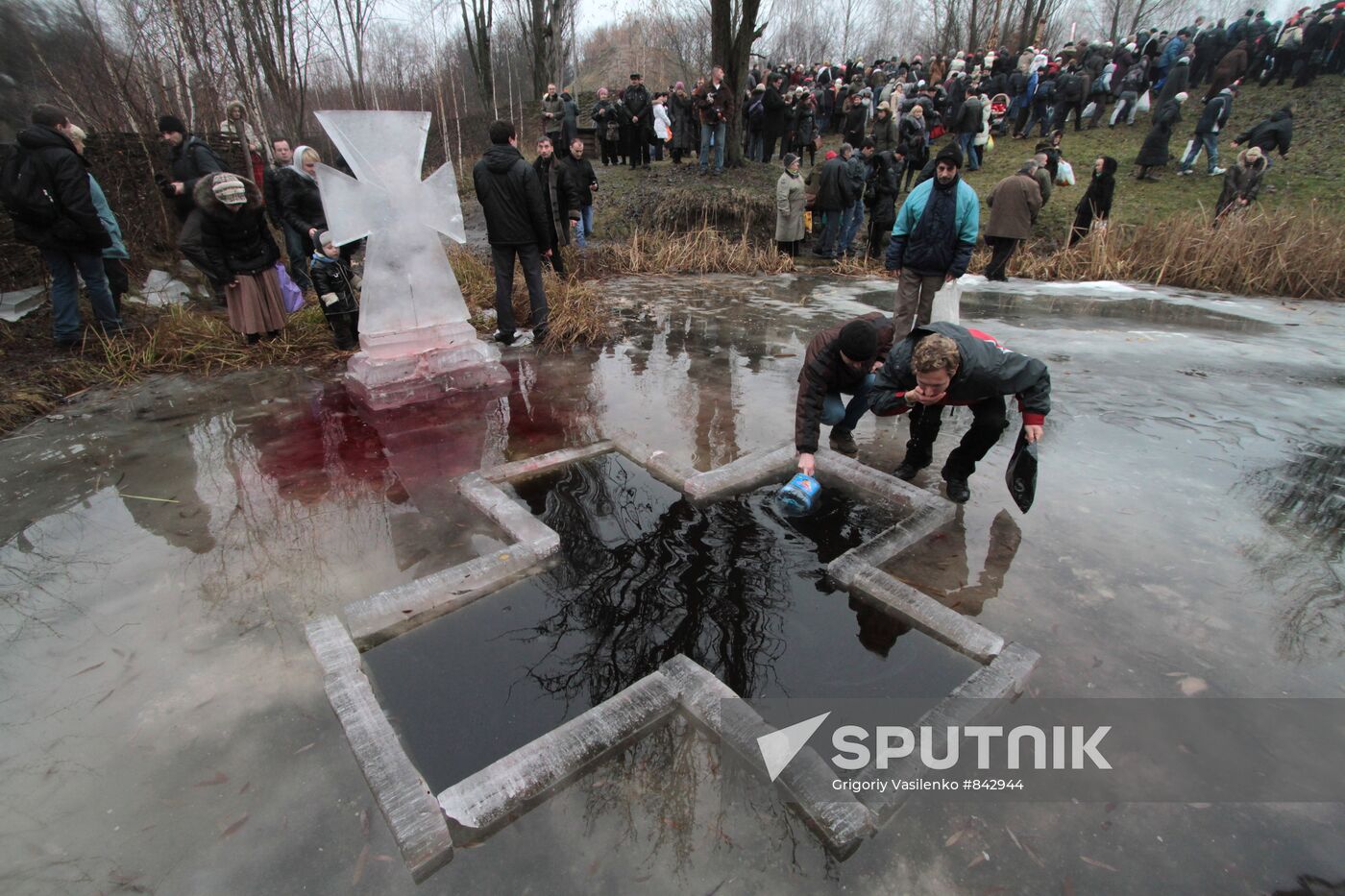 Orthodox believers celebrate Epiphany in Kiev