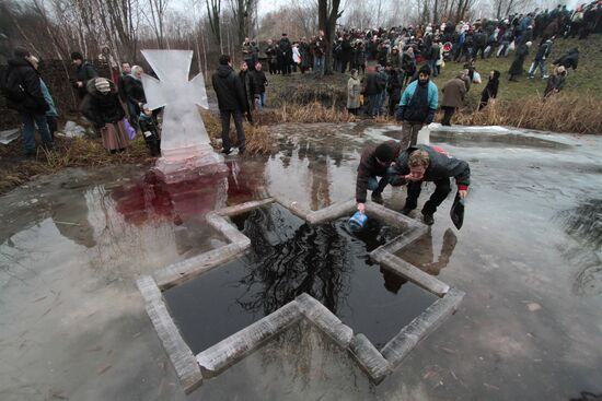 Orthodox believers celebrate Epiphany in Kiev