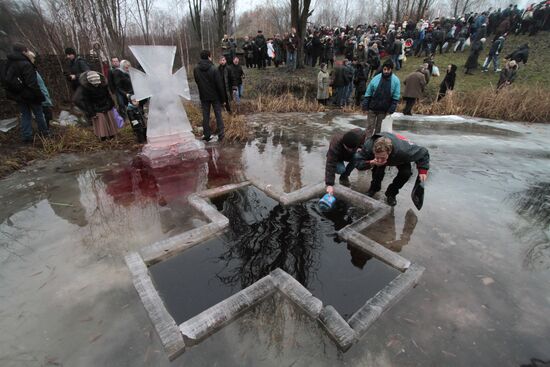 Orthodox believers celebrate Epiphany in Kiev