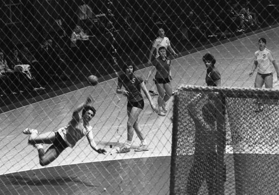 Episode of women's handball match
