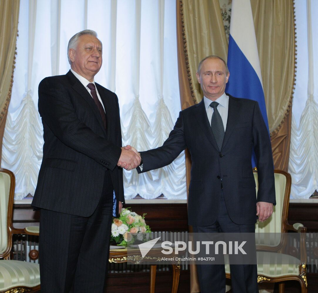 Vladimir Putin meets with Mikhail Myasnikovich